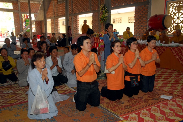 Quỹ Đạo Phật Ngày Nay: Chương trình từ thiện tại Campuchia tháng 04-2015