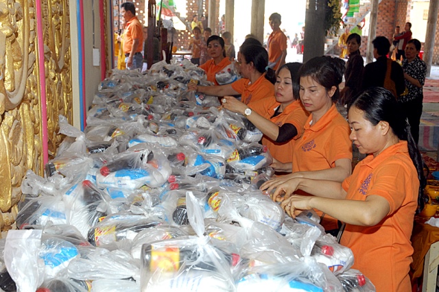 Quỹ Đạo Phật Ngày Nay: Chương trình từ thiện tại Campuchia tháng 04-2015