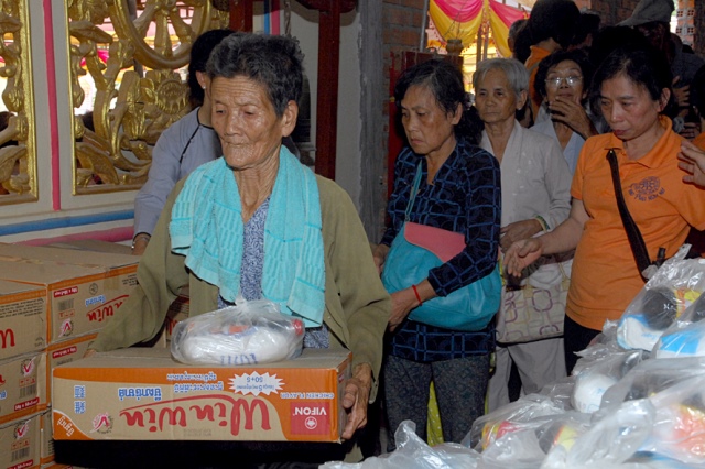 Quỹ Đạo Phật Ngày Nay: Chương trình từ thiện tại Campuchia tháng 04-2015