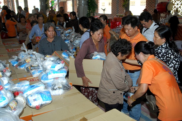 Quỹ Đạo Phật Ngày Nay: Chương trình từ thiện tại Campuchia tháng 04-2015