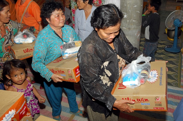 Quỹ Đạo Phật Ngày Nay: Chương trình từ thiện tại Campuchia tháng 04-2015
