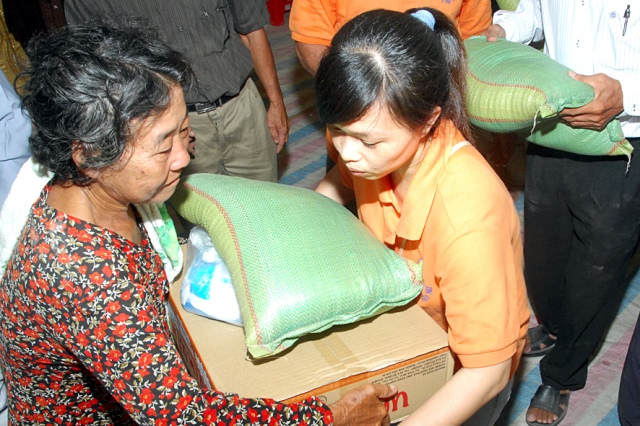 Quỹ Đạo Phật Ngày Nay: Chương trình từ thiện tại Campuchia tháng 04-2015