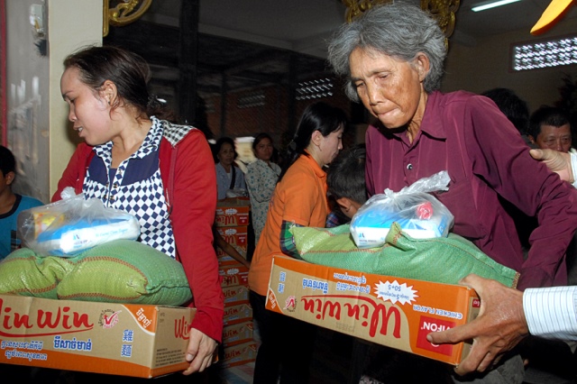 Quỹ Đạo Phật Ngày Nay: Chương trình từ thiện tại Campuchia tháng 04-2015