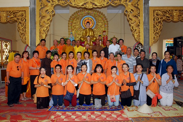 Quỹ Đạo Phật Ngày Nay: Chương trình từ thiện tại Campuchia tháng 04-2015