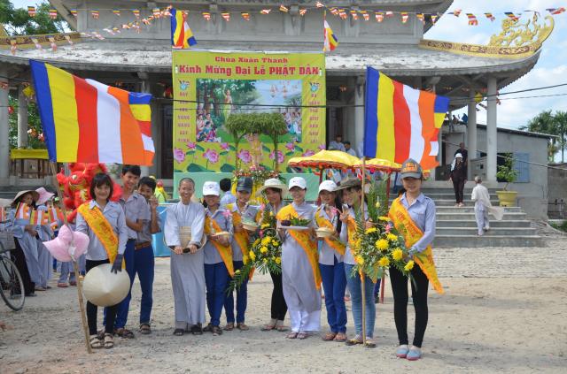 Quảng Trị: Lễ rước Phật đản sanh vào làng