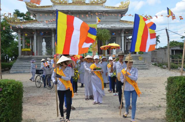 Quảng Trị: Lễ rước Phật đản sanh vào làng