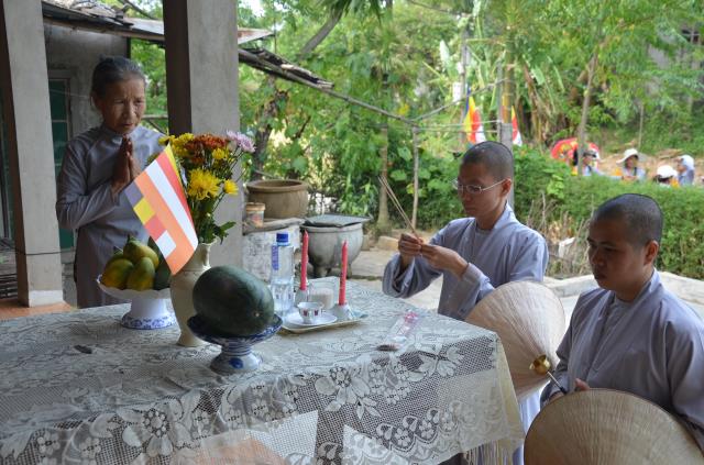 Quảng Trị: Lễ rước Phật đản sanh vào làng