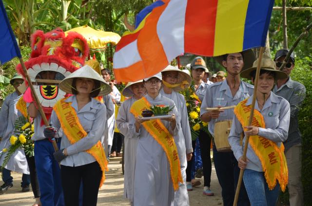 Quảng Trị: Lễ rước Phật đản sanh vào làng