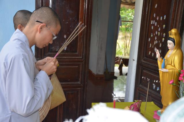 Quảng Trị: Lễ rước Phật đản sanh vào làng