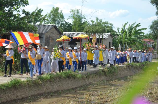 Quảng Trị: Lễ rước Phật đản sanh vào làng