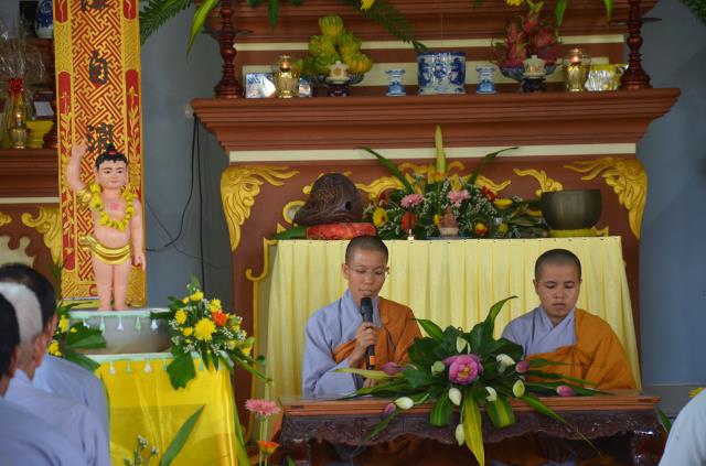 Quảng Trị: Lễ rước Phật đản sanh vào làng