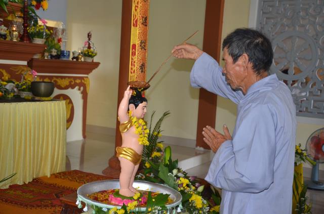 Quảng Trị: Lễ rước Phật đản sanh vào làng