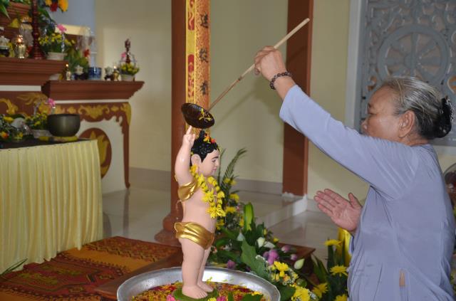 Quảng Trị: Lễ rước Phật đản sanh vào làng