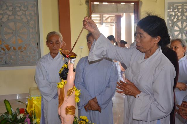 Quảng Trị: Lễ rước Phật đản sanh vào làng