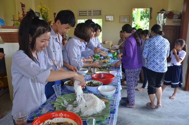 Quảng Trị: Lễ rước Phật đản sanh vào làng