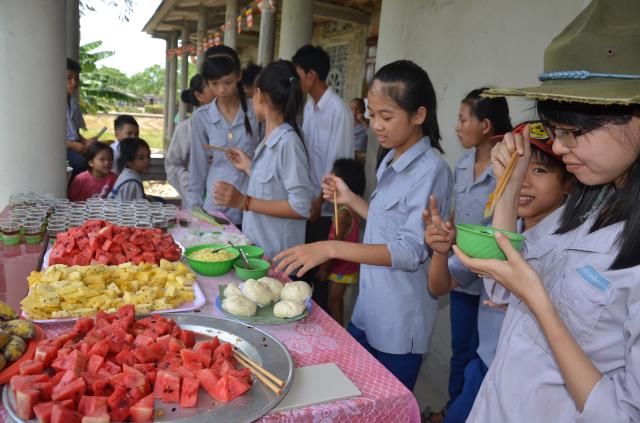 Quảng Trị: Lễ rước Phật đản sanh vào làng