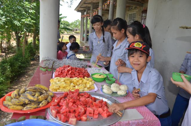 Quảng Trị: Lễ rước Phật đản sanh vào làng