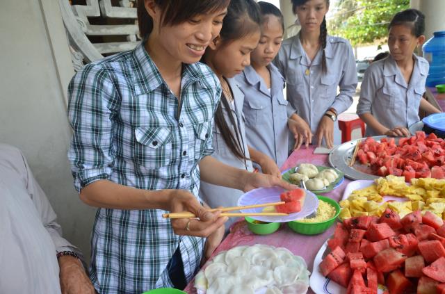 Quảng Trị: Lễ rước Phật đản sanh vào làng
