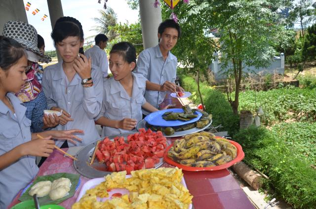 Quảng Trị: Lễ rước Phật đản sanh vào làng
