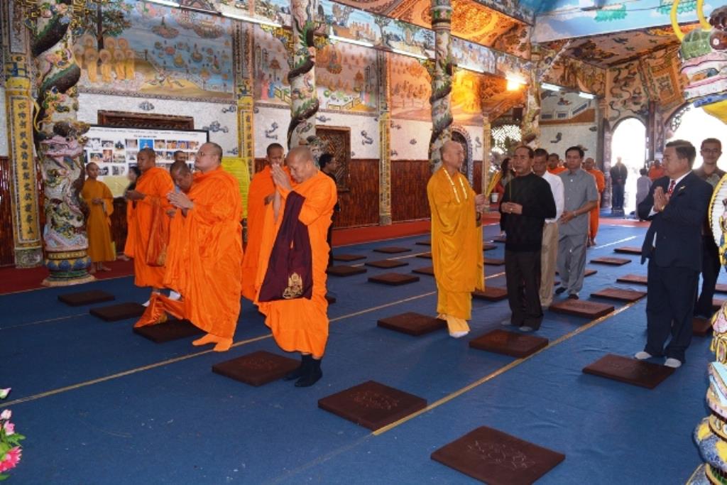 Lâm Đồng: Đoàn Bộ Tư Lệnh Cảnh Vệ Quân Đội Hoàng Gia Campuchia đến viếng thăm Chùa Linh Phước – Đà Lạt.