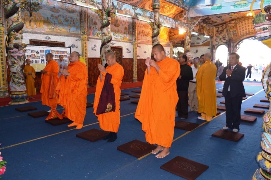 Lâm Đồng: Đoàn Bộ Tư Lệnh Cảnh Vệ Quân Đội Hoàng Gia Campuchia đến viếng thăm Chùa Linh Phước – Đà Lạt.