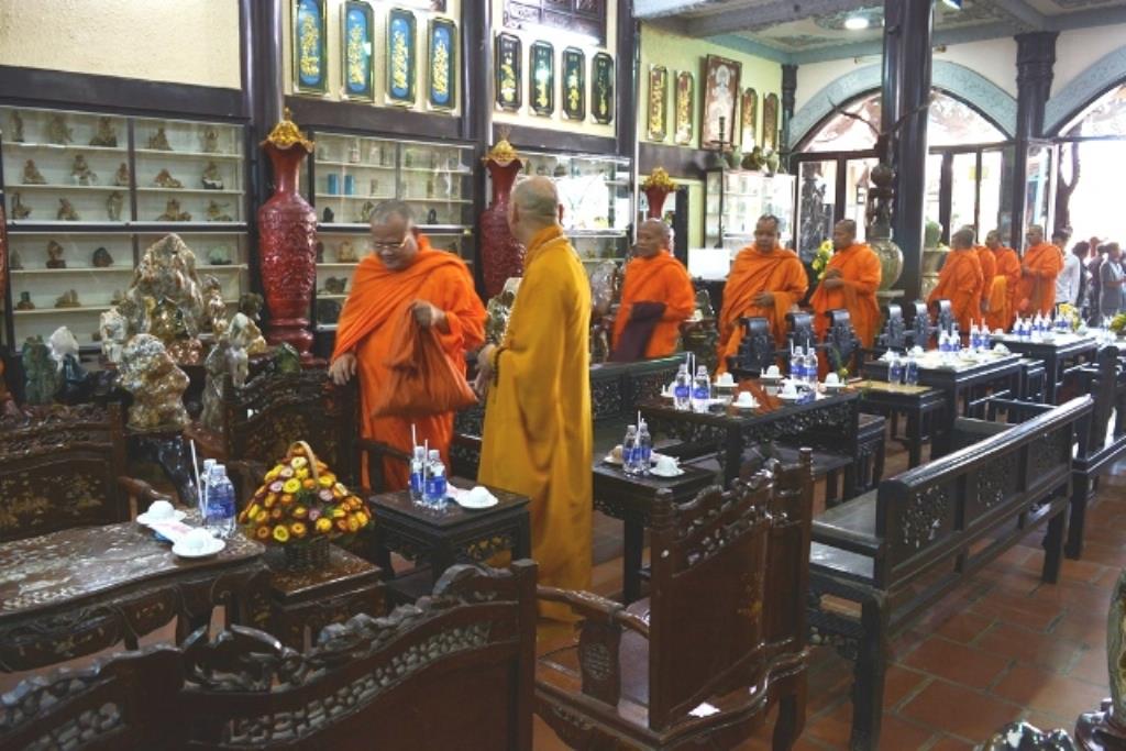 Lâm Đồng: Đoàn Bộ Tư Lệnh Cảnh Vệ Quân Đội Hoàng Gia Campuchia đến viếng thăm Chùa Linh Phước – Đà Lạt.