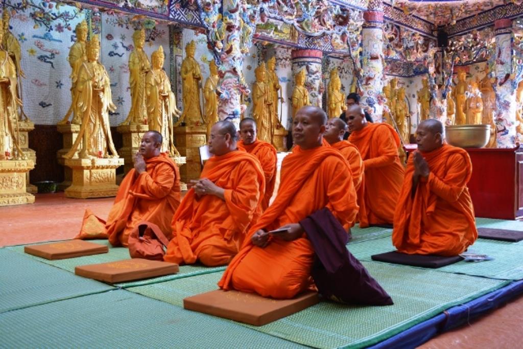 Lâm Đồng: Đoàn Bộ Tư Lệnh Cảnh Vệ Quân Đội Hoàng Gia Campuchia đến viếng thăm Chùa Linh Phước – Đà Lạt.