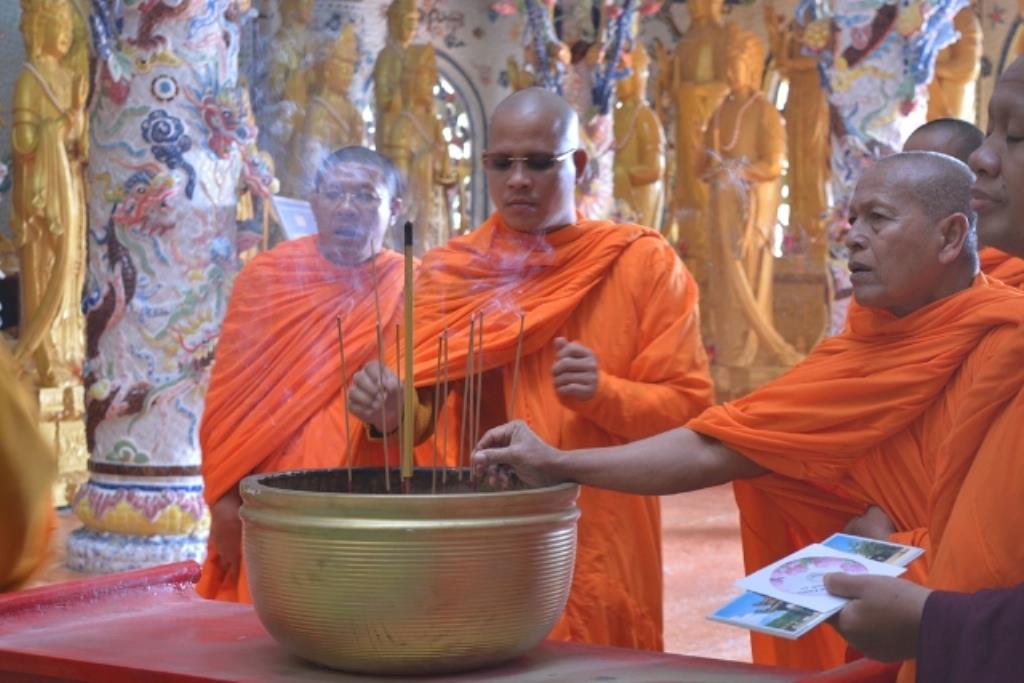Lâm Đồng: Đoàn Bộ Tư Lệnh Cảnh Vệ Quân Đội Hoàng Gia Campuchia đến viếng thăm Chùa Linh Phước – Đà Lạt.