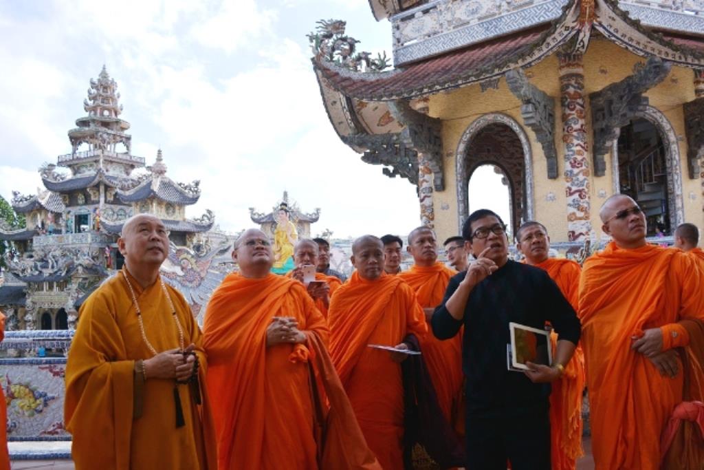 Lâm Đồng: Đoàn Bộ Tư Lệnh Cảnh Vệ Quân Đội Hoàng Gia Campuchia đến viếng thăm Chùa Linh Phước – Đà Lạt.