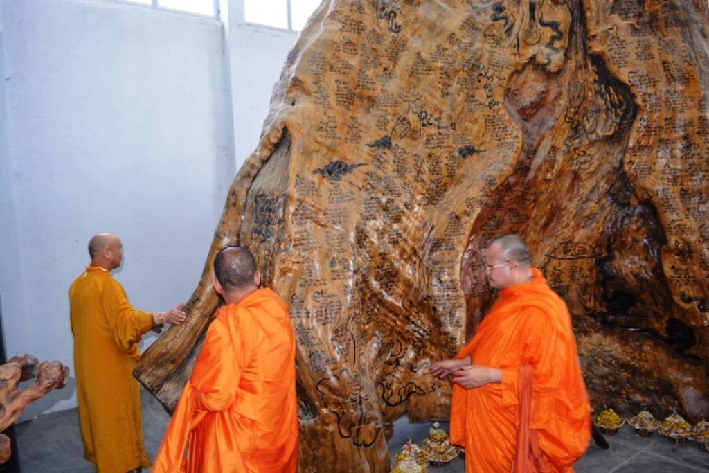 Lâm Đồng: Đoàn Bộ Tư Lệnh Cảnh Vệ Quân Đội Hoàng Gia Campuchia đến viếng thăm Chùa Linh Phước – Đà Lạt.
