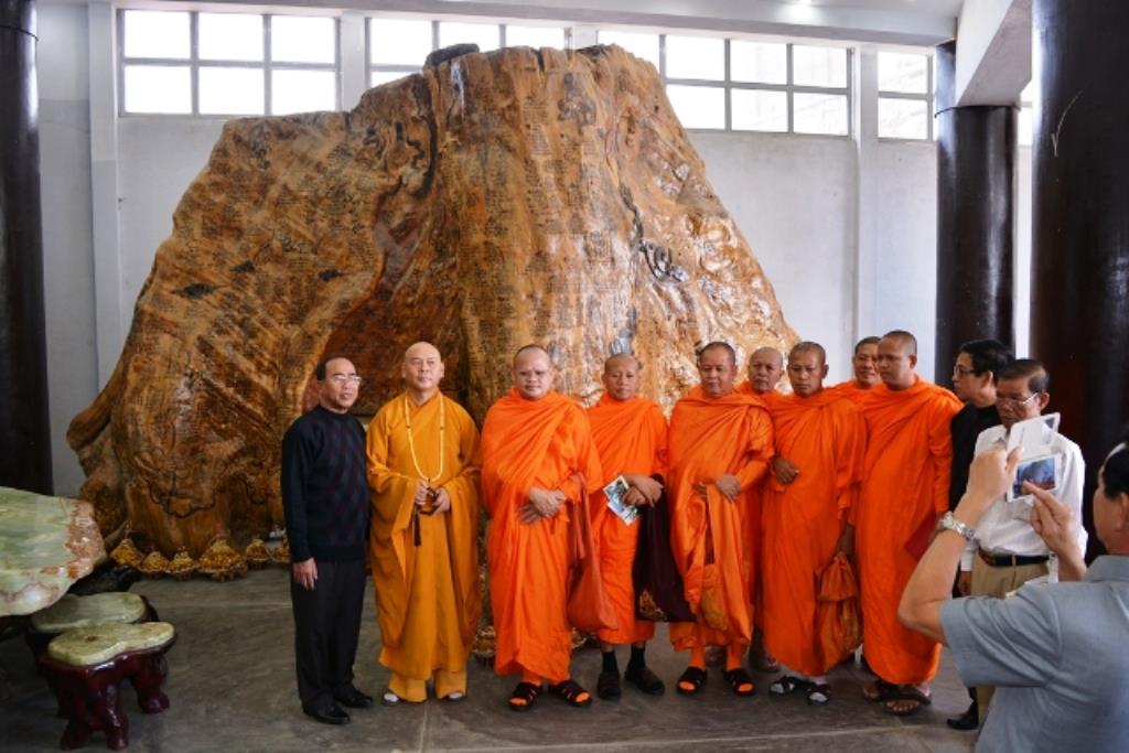 Lâm Đồng: Đoàn Bộ Tư Lệnh Cảnh Vệ Quân Đội Hoàng Gia Campuchia đến viếng thăm Chùa Linh Phước – Đà Lạt.