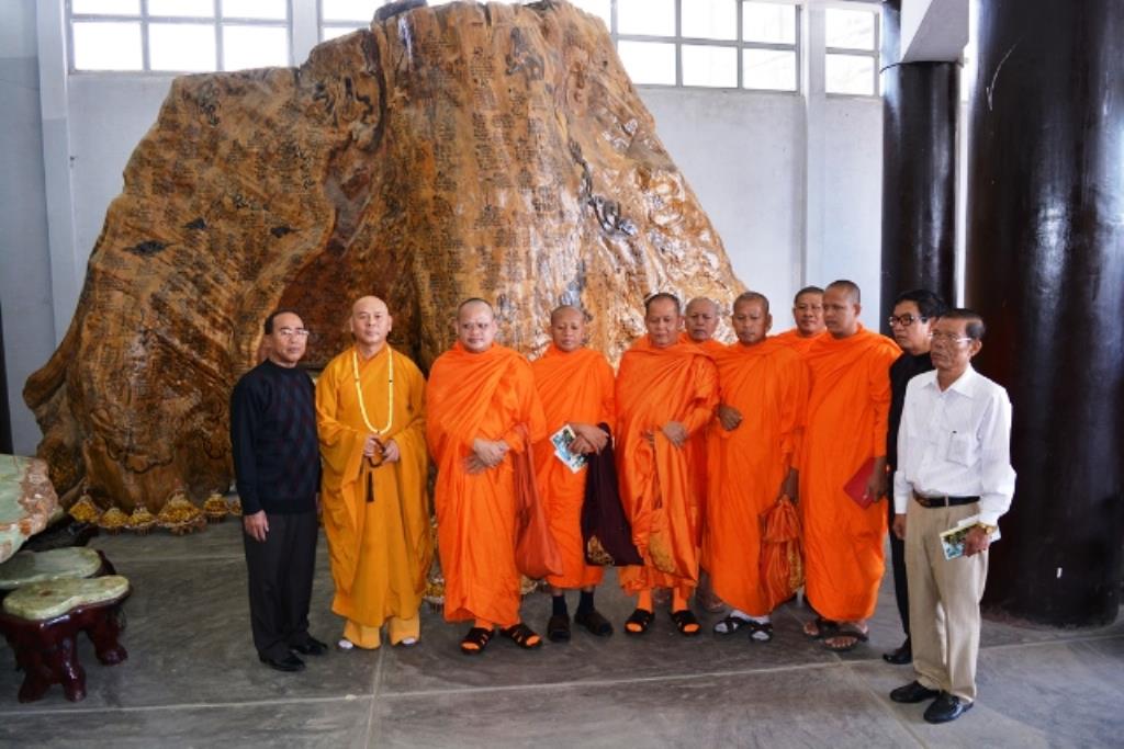 Lâm Đồng: Đoàn Bộ Tư Lệnh Cảnh Vệ Quân Đội Hoàng Gia Campuchia đến viếng thăm Chùa Linh Phước – Đà Lạt.
