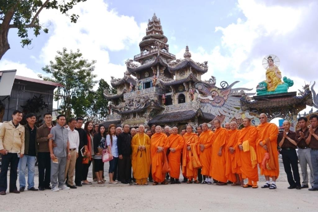 Lâm Đồng: Đoàn Bộ Tư Lệnh Cảnh Vệ Quân Đội Hoàng Gia Campuchia đến viếng thăm Chùa Linh Phước – Đà Lạt.