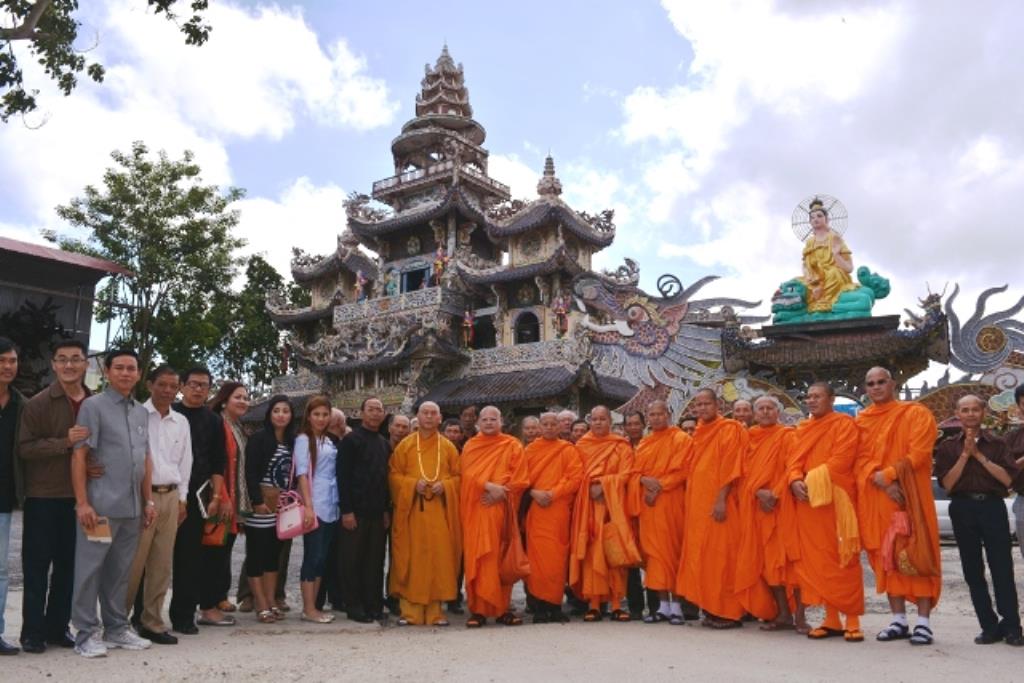 Lâm Đồng: Đoàn Bộ Tư Lệnh Cảnh Vệ Quân Đội Hoàng Gia Campuchia đến viếng thăm Chùa Linh Phước – Đà Lạt.