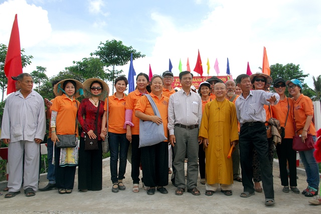 Lễ khánh thành cầu và trao tặng quà tại An Giang: Nối những bờ vui