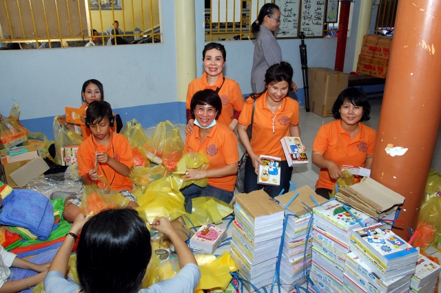 Lễ khánh thành cầu và trao tặng quà tại An Giang: Nối những bờ vui