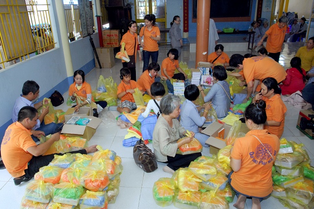 Lễ khánh thành cầu và trao tặng quà tại An Giang: Nối những bờ vui