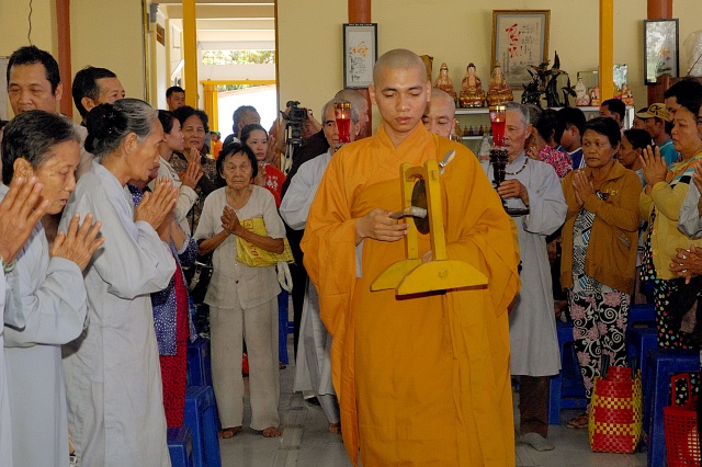 TT. Thích Nhật từ thuyết giảng về đề tài Vận mệnh trong tầm tay