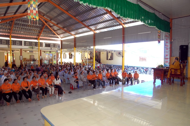 TT. Thích Nhật từ thuyết giảng về đề tài Vận mệnh trong tầm tay