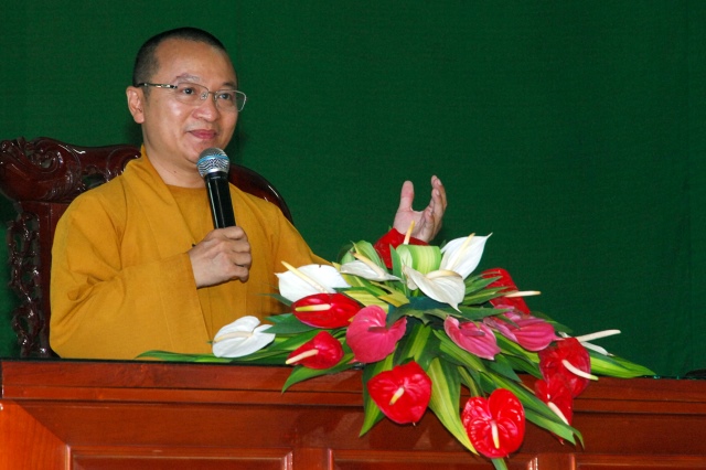 TT. Thích Nhật từ thuyết giảng về đề tài Vận mệnh trong tầm tay