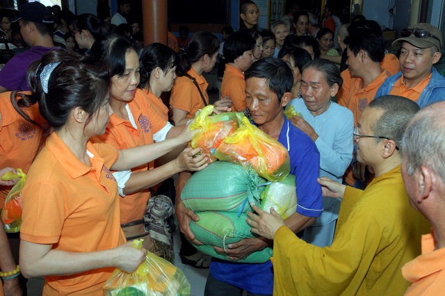 Lễ khánh thành cầu và trao tặng quà tại An Giang: Nối những bờ vui