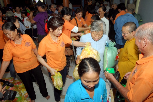 Lễ khánh thành cầu và trao tặng quà tại An Giang: Nối những bờ vui
