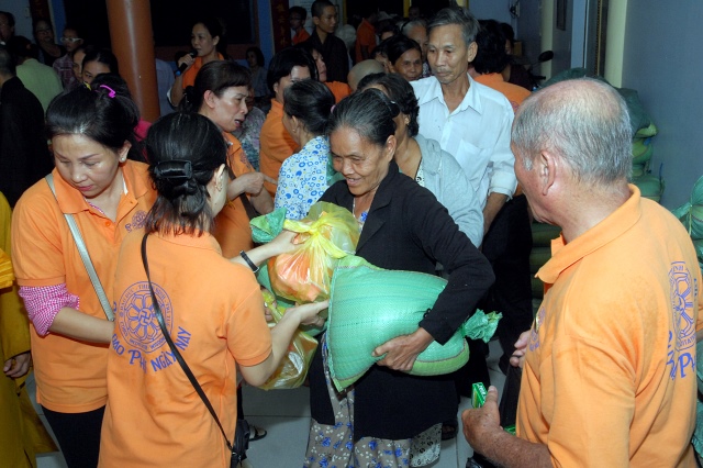 Lễ khánh thành cầu và trao tặng quà tại An Giang: Nối những bờ vui