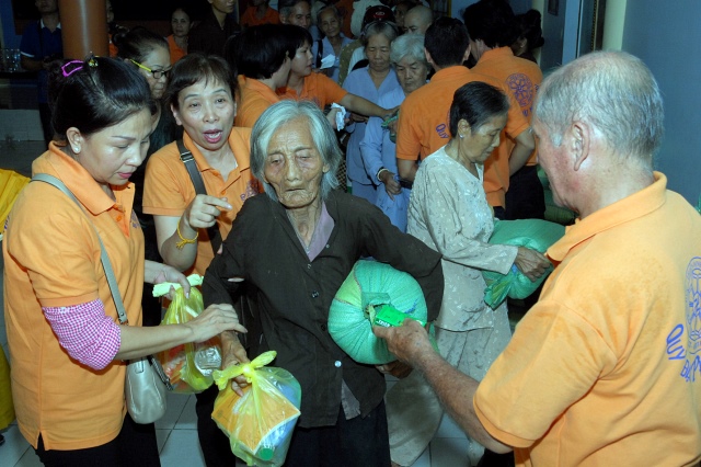 Lễ khánh thành cầu và trao tặng quà tại An Giang: Nối những bờ vui