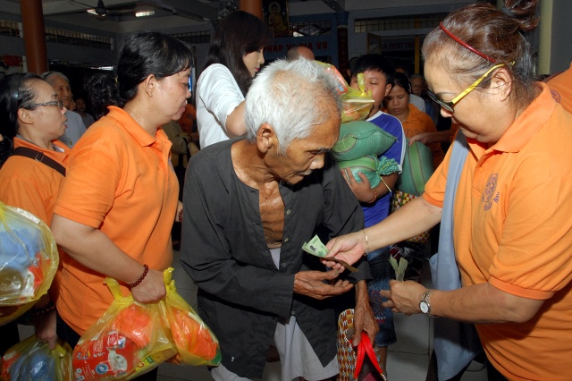 Lễ khánh thành cầu và trao tặng quà tại An Giang: Nối những bờ vui
