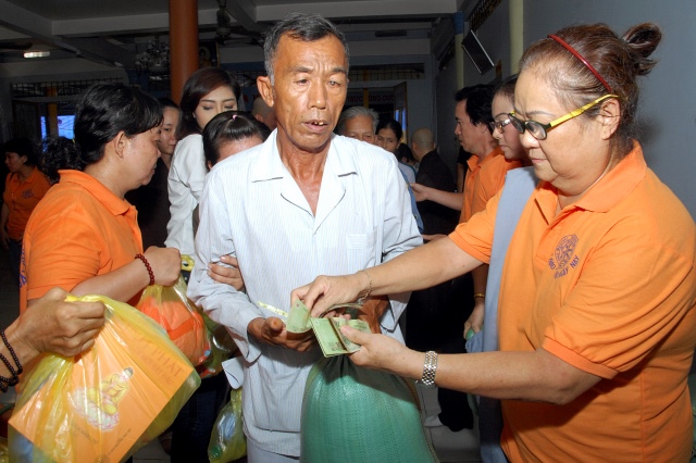 Lễ khánh thành cầu và trao tặng quà tại An Giang: Nối những bờ vui