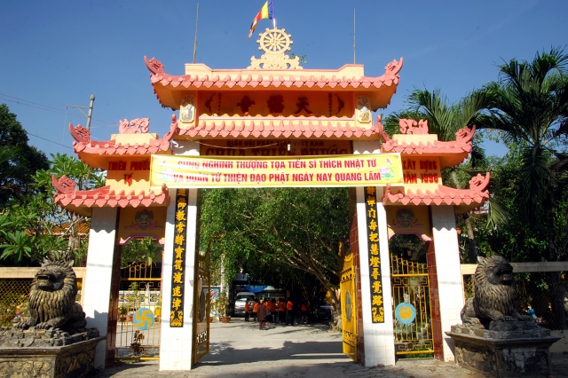Lễ khánh thành cầu và trao tặng quà tại An Giang: Nối những bờ vui