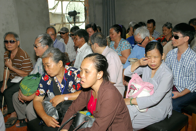 Quỹ Đạo Phật Ngày Nay: Tặng quà cho người khiếm thị, bệnh nhân ung bướu và trẻ em cơ nhỡ nhân Phật đản PL 2559