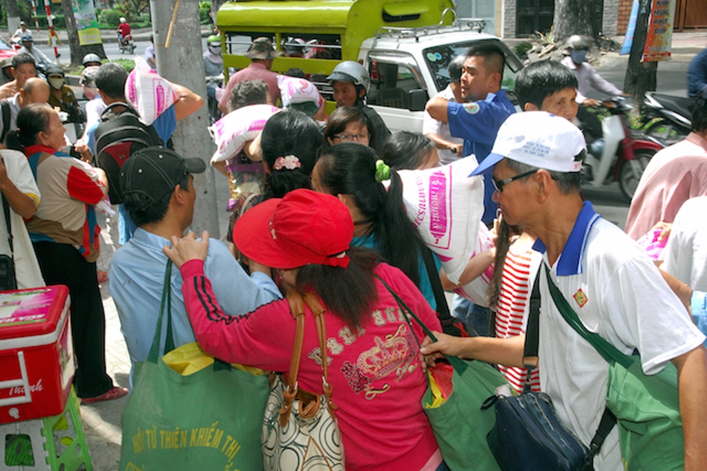 Quỹ Đạo Phật Ngày Nay: Tặng quà cho người khiếm thị, bệnh nhân ung bướu và trẻ em cơ nhỡ nhân Phật đản PL 2559