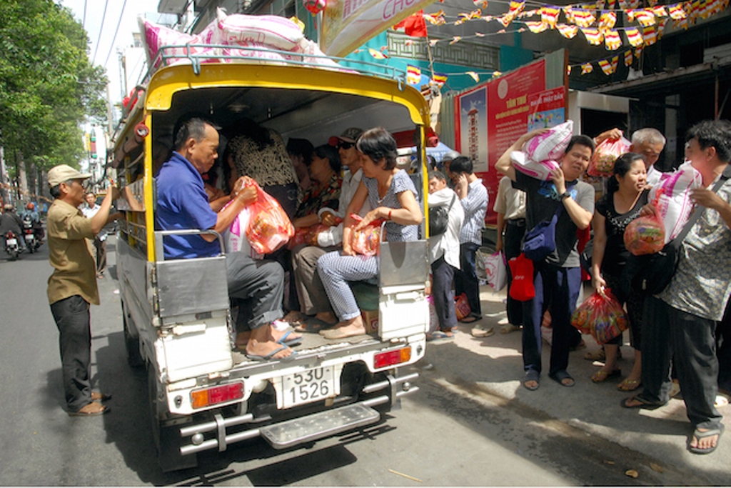 Quỹ Đạo Phật Ngày Nay: Tặng quà cho người khiếm thị, bệnh nhân ung bướu và trẻ em cơ nhỡ nhân Phật đản PL 2559